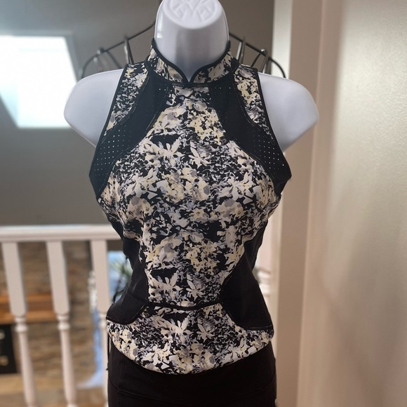 **SOLD** Lululemon | RARE Salty Swim Sleeveless Rashie - Picture 2 of 9